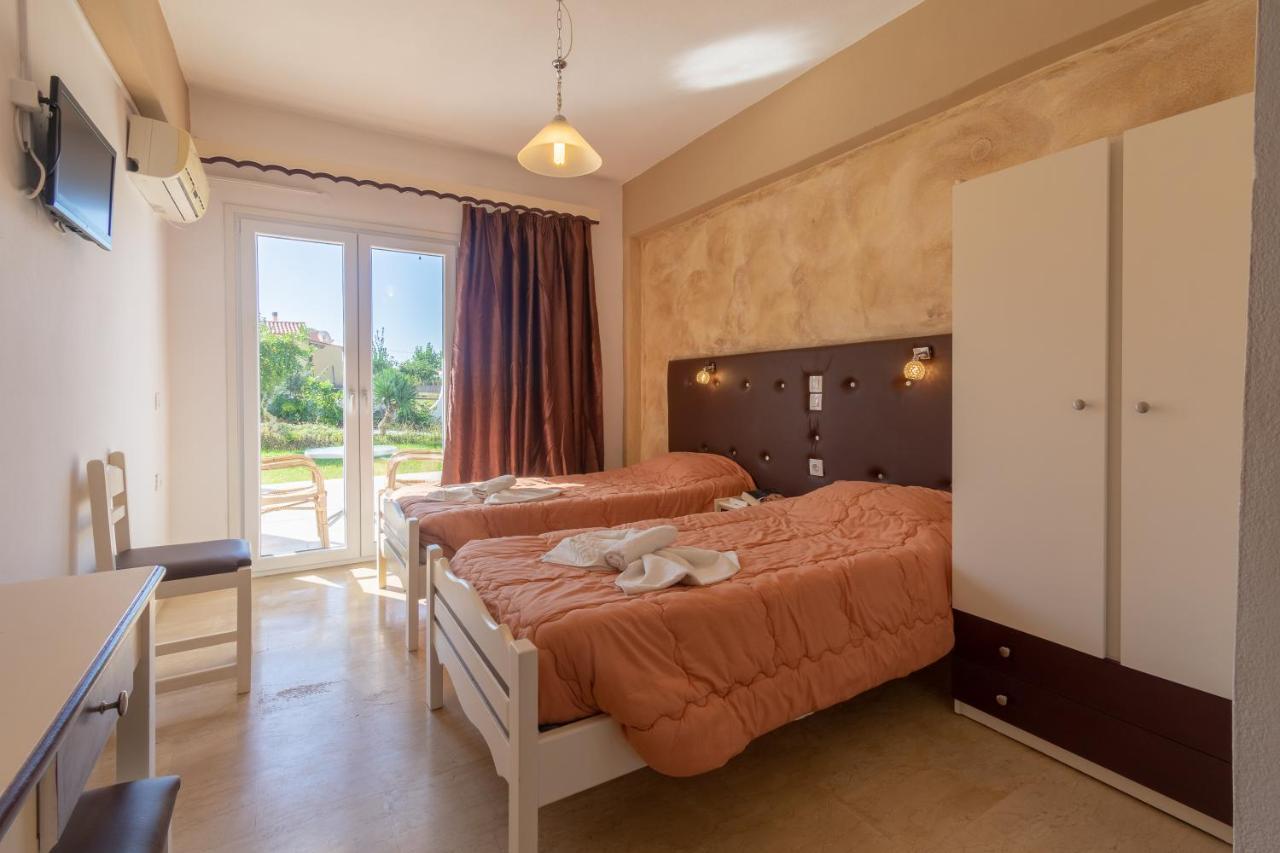 Akis Villa Studios & Apartment With Pool By Hotelius Agios Georgios Pagon Exterior foto