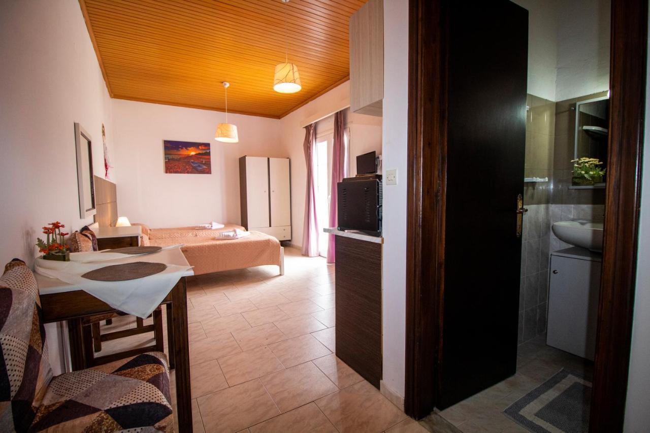 Akis Villa Studios & Apartment With Pool By Hotelius Agios Georgios Pagon Exterior foto