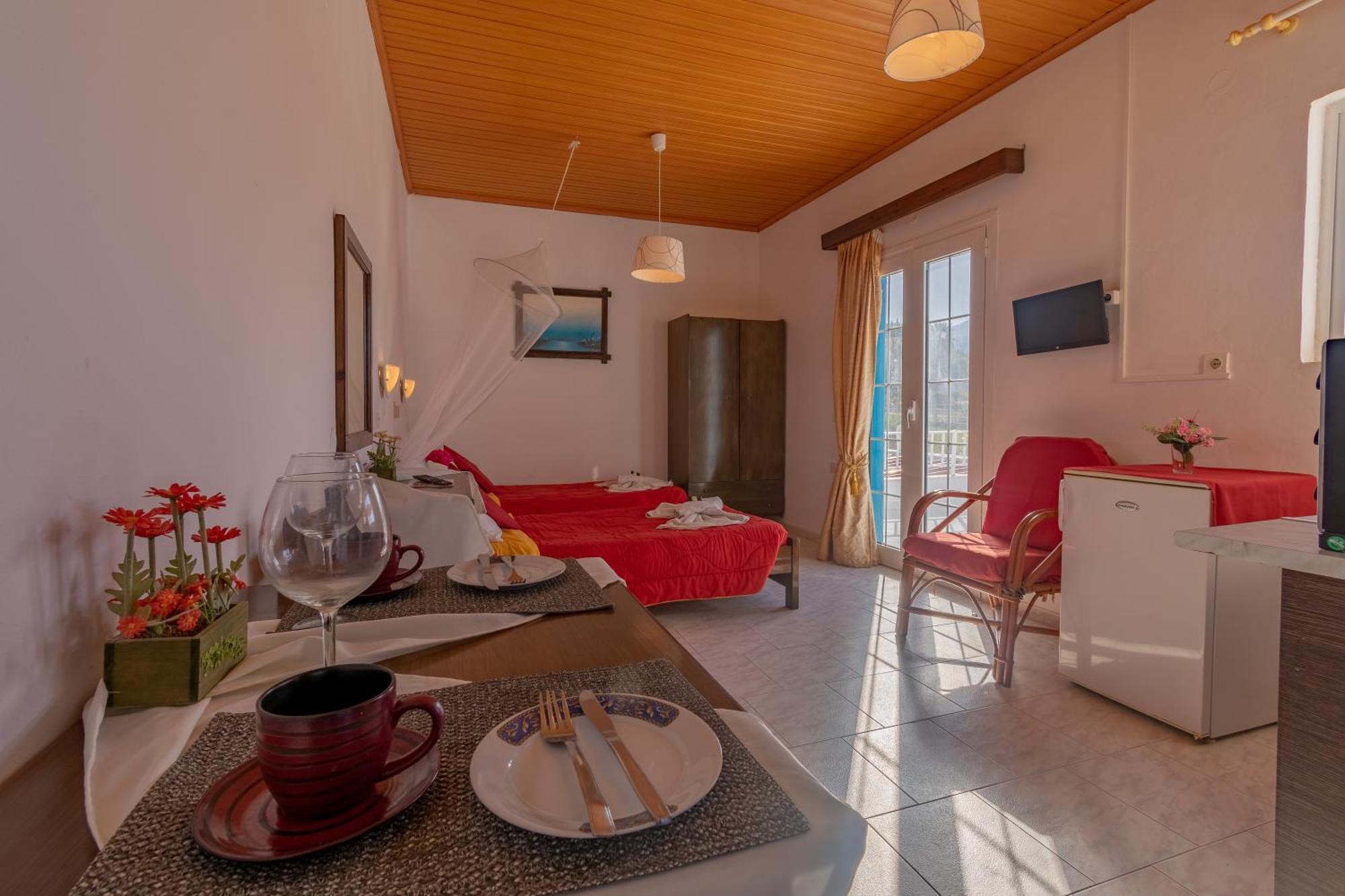 Akis Villa Studios & Apartment With Pool By Hotelius Agios Georgios Pagon Exterior foto