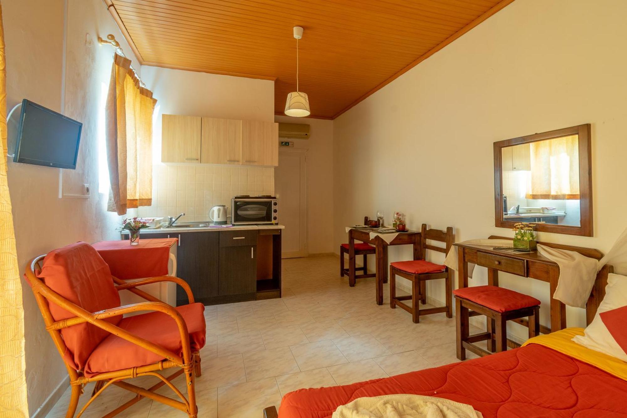 Akis Villa Studios & Apartment With Pool By Hotelius Agios Georgios Pagon Exterior foto