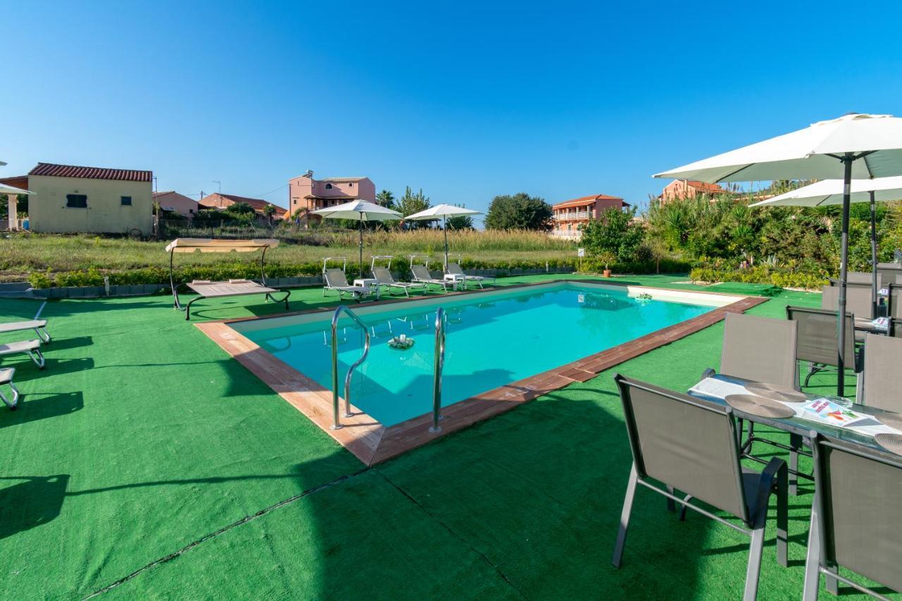 Akis Villa Studios & Apartment With Pool By Hotelius Agios Georgios Pagon Exterior foto