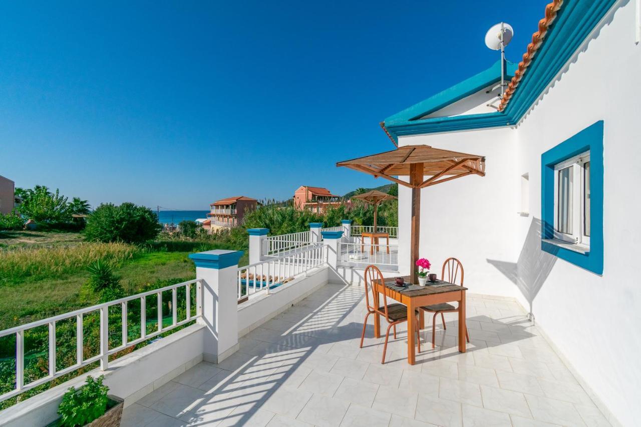 Akis Villa Studios & Apartment With Pool By Hotelius Agios Georgios Pagon Exterior foto