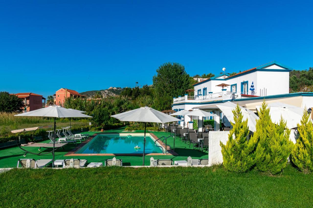 Akis Villa Studios & Apartment With Pool By Hotelius Agios Georgios Pagon Exterior foto
