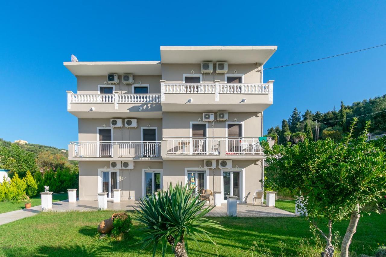 Akis Villa Studios & Apartment With Pool By Hotelius Agios Georgios Pagon Exterior foto