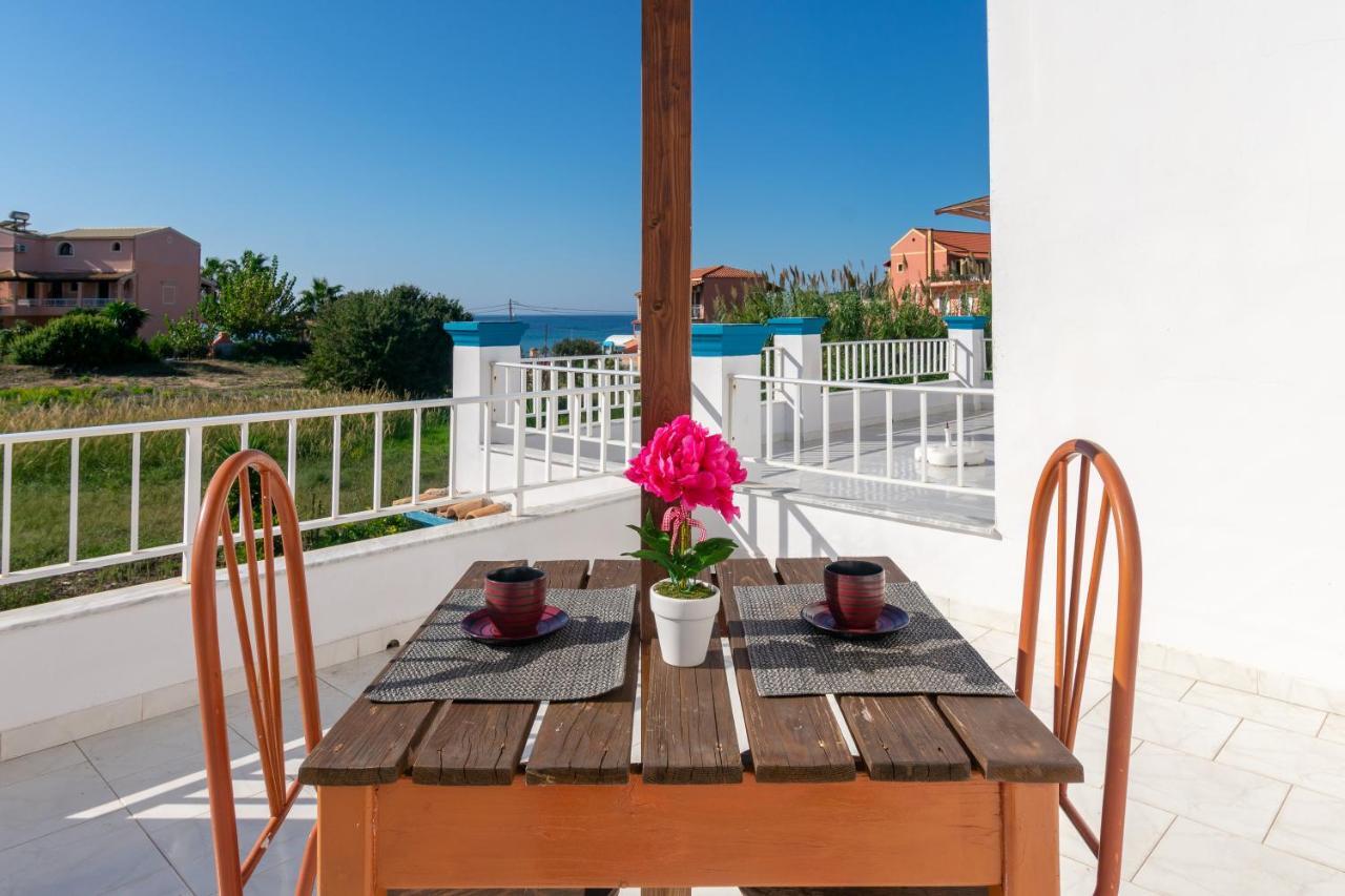 Akis Villa Studios & Apartment With Pool By Hotelius Agios Georgios Pagon Exterior foto